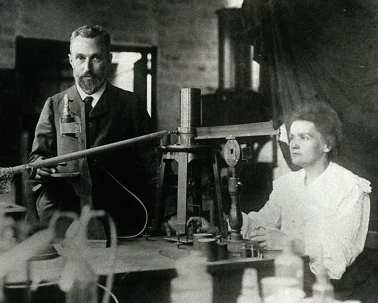 Co odkryła Maria Skłodowska-Curie z mężem i dlaczego to ważne?