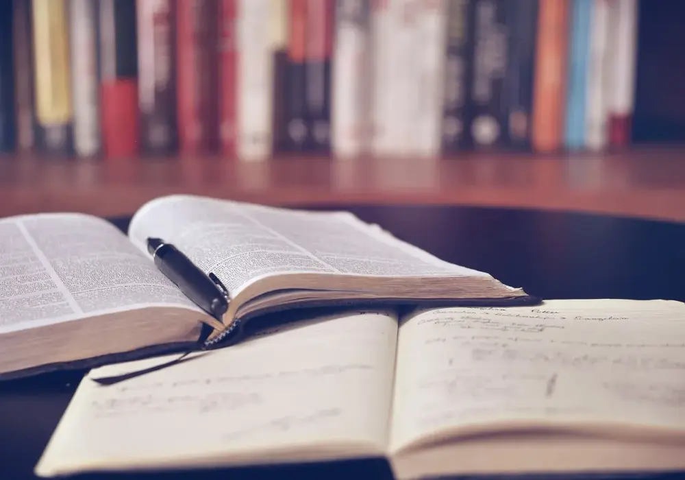 Cechy literatury renesansu: odkryj niezwykłe idee i style