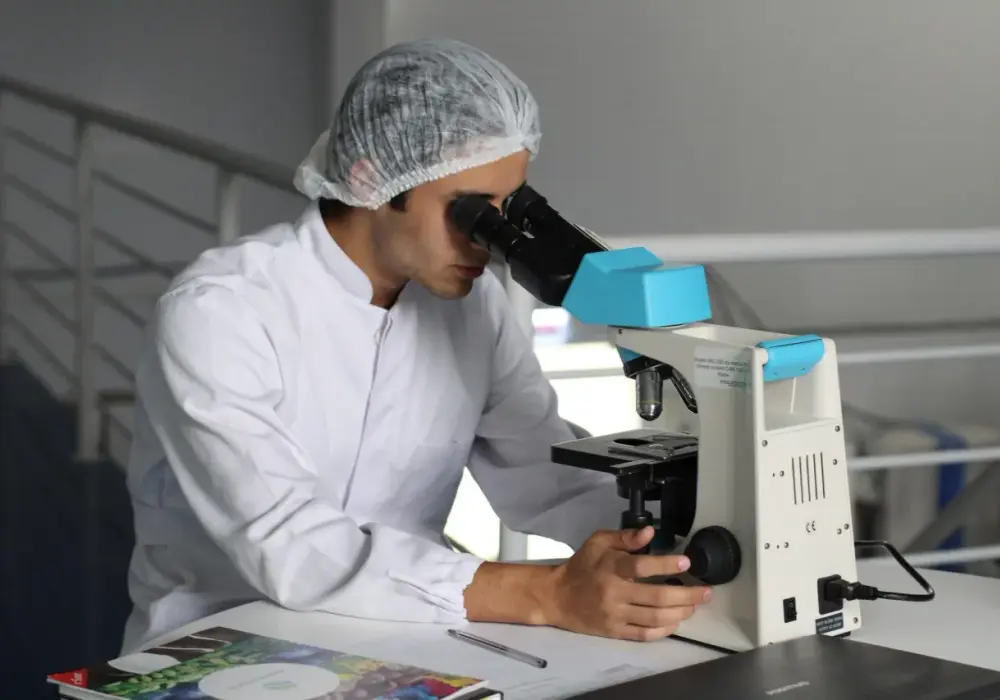 Odkrycia biologiczne, które zmieniły świat i uratowały miliony ludzi
