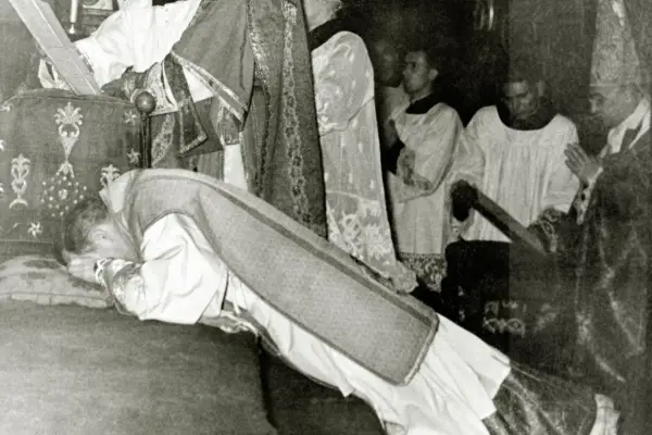 W którym roku Karol Wojtyła został księdzem? Zaskakujące fakty o jego życiu